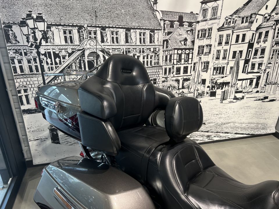 HARLEY-DAVIDSON TOURING ELECTRA GLIDE 1800 ULTRA LIMITED CVO 4