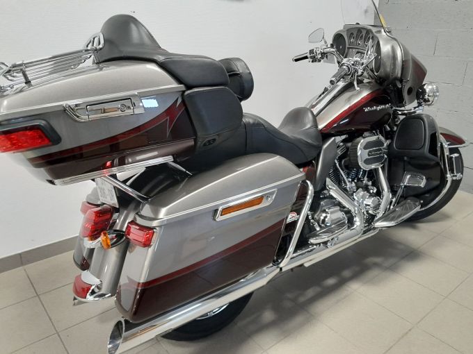 HARLEY-DAVIDSON TOURING ELECTRA GLIDE 1800 ULTRA LIMITED CVO 4