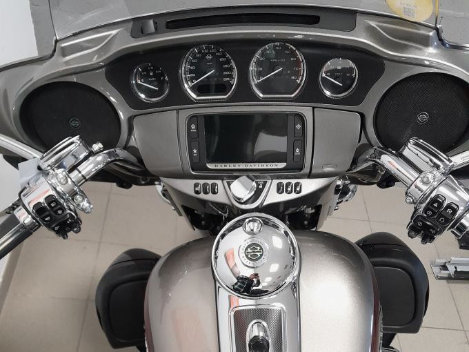 HARLEY-DAVIDSON TOURING ELECTRA GLIDE 1800 ULTRA LIMITED CVO 4