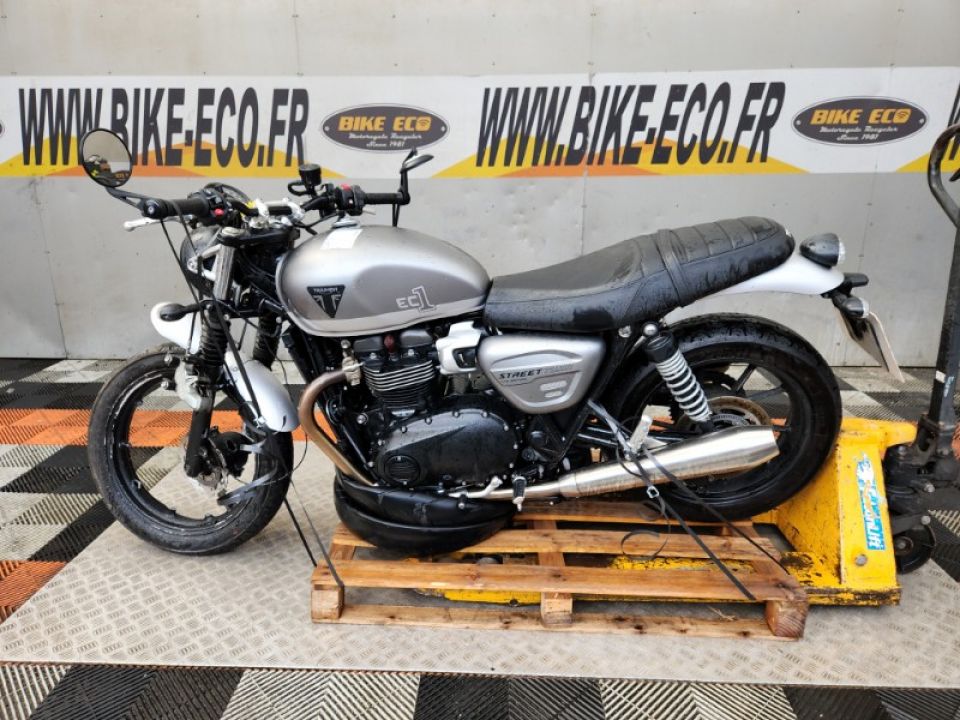 TRIUMPH STREET TWIN  900 4