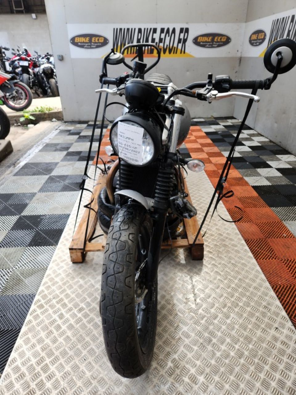 TRIUMPH STREET TWIN  900 4