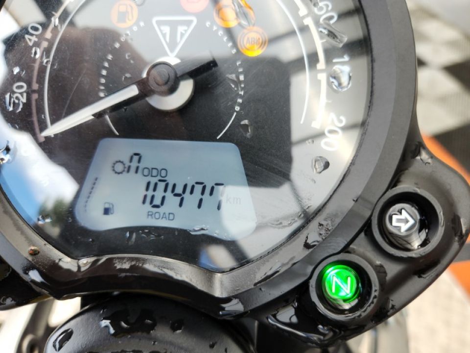 TRIUMPH STREET TWIN  900 4