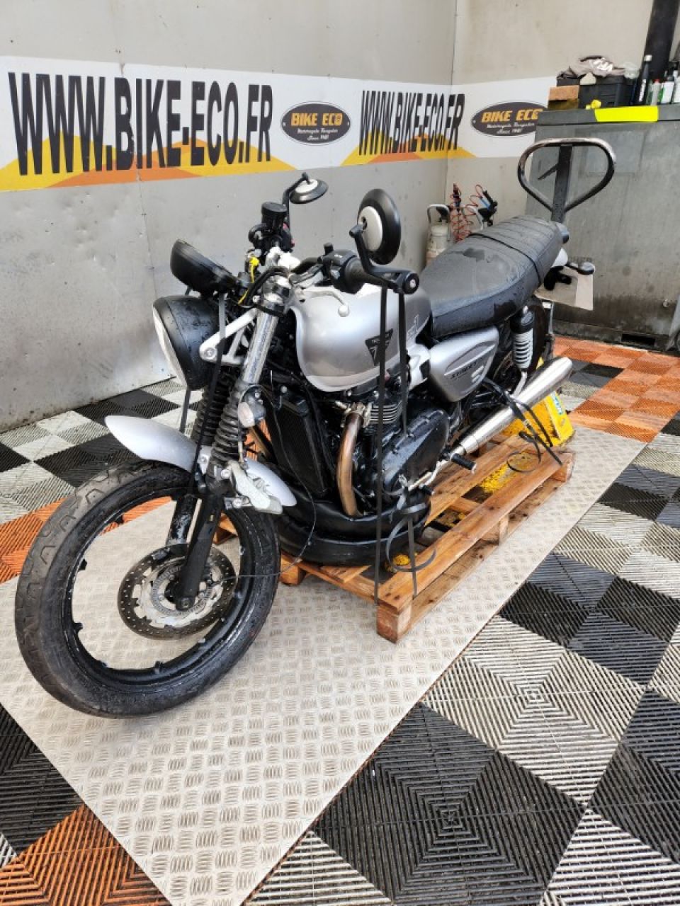 TRIUMPH STREET TWIN  900 4