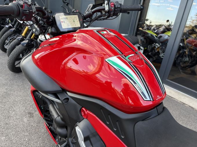 DUCATI DIAVEL V4 4
