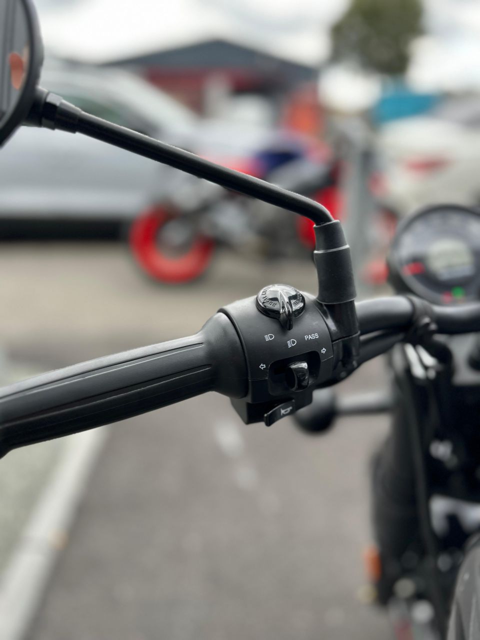 ROYAL ENFIELD HNTR 350 4