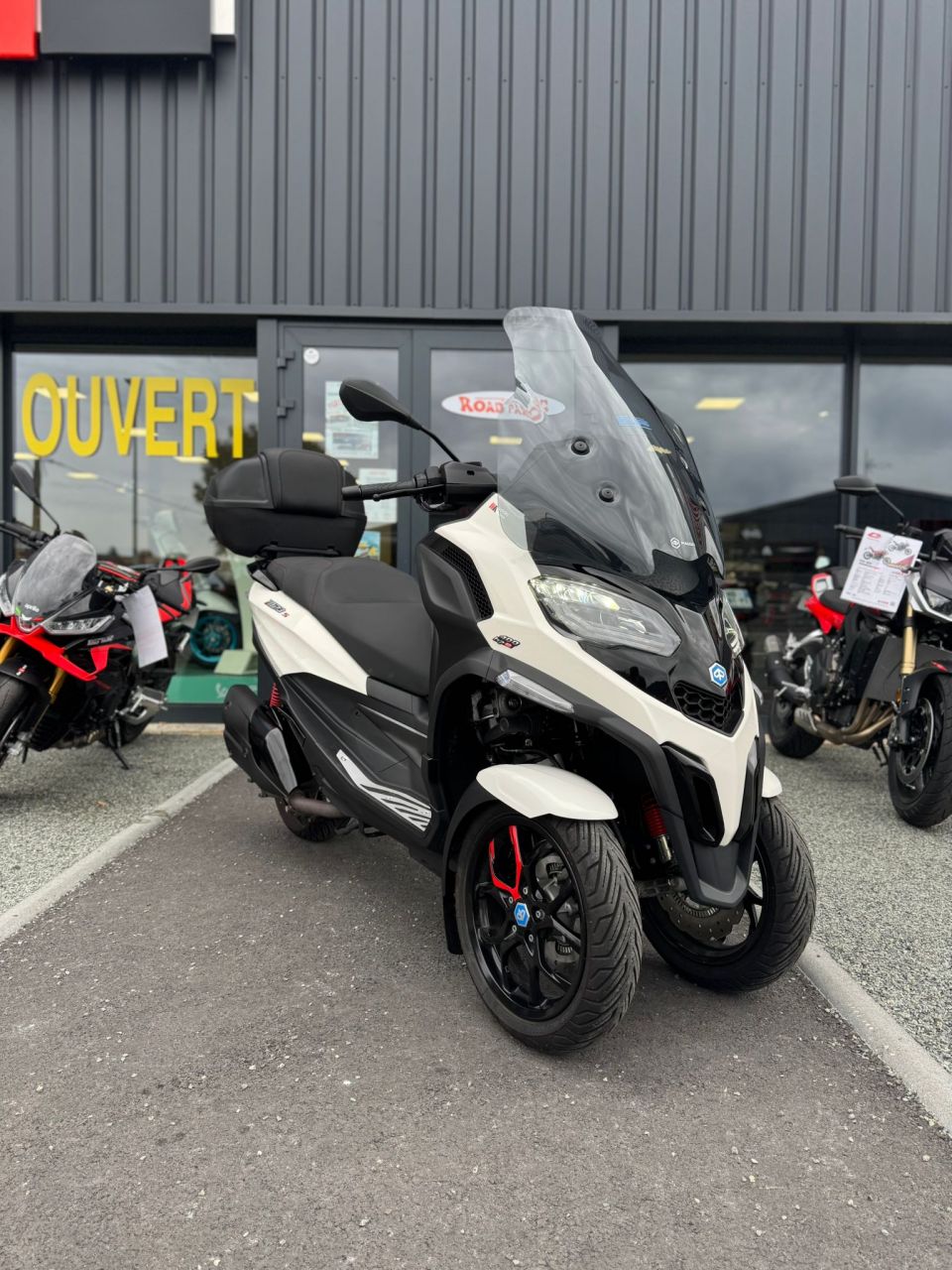 PIAGGIO MP3 400 HPE SPORT ABS ASR 4