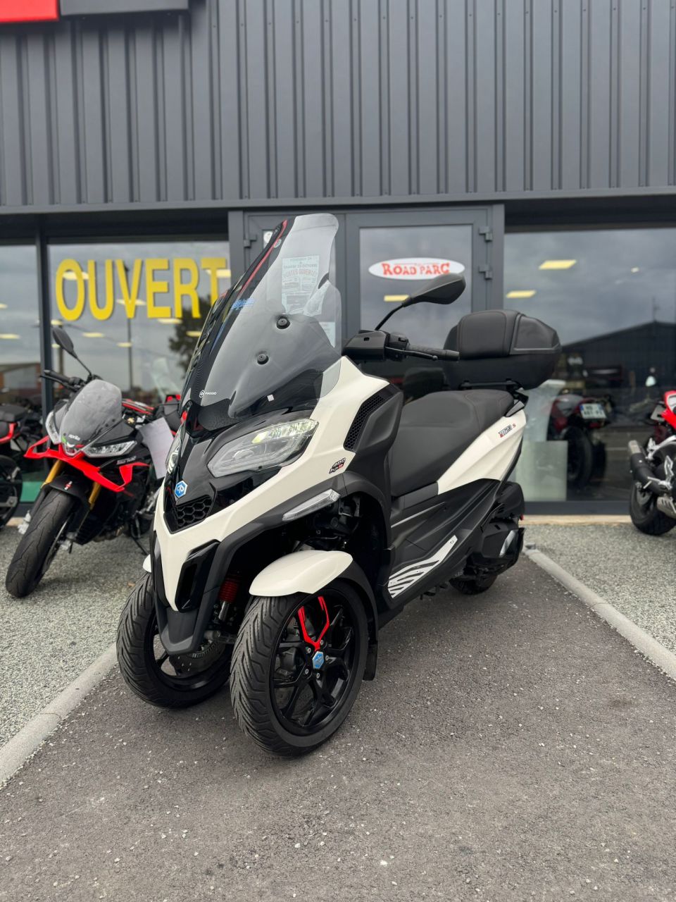 PIAGGIO MP3 400 HPE SPORT ABS ASR 4
