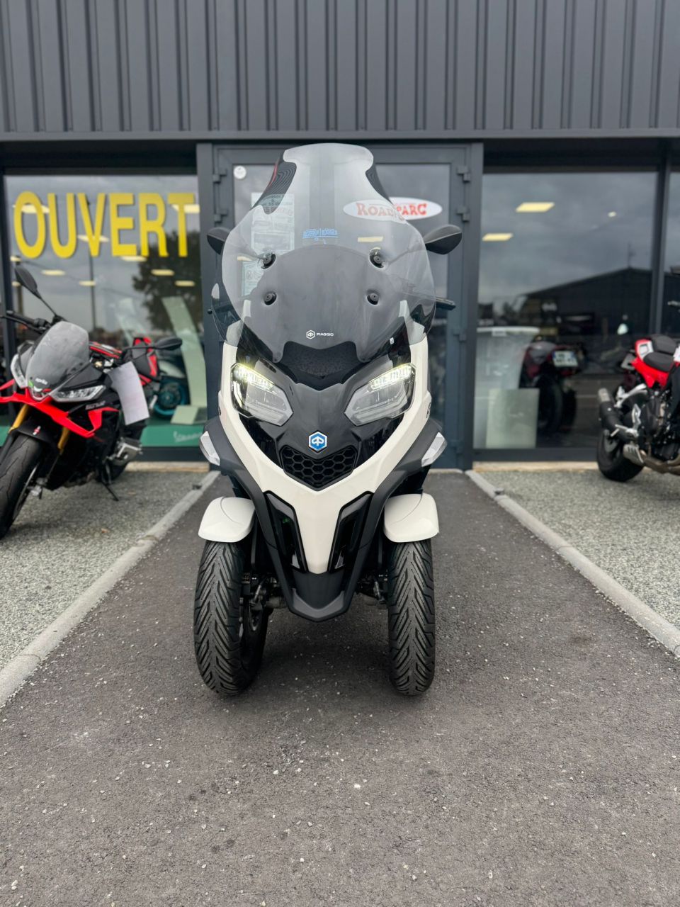 PIAGGIO MP3 400 HPE SPORT ABS ASR 4