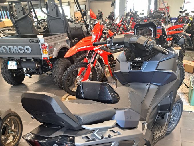 KYMCO CV3 550 4