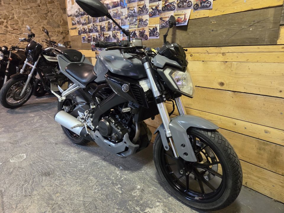 YAMAHA MT-125 4