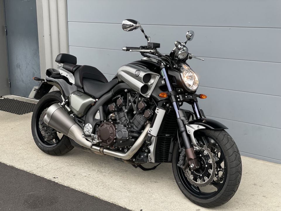 YAMAHA V-MAX 1700 4