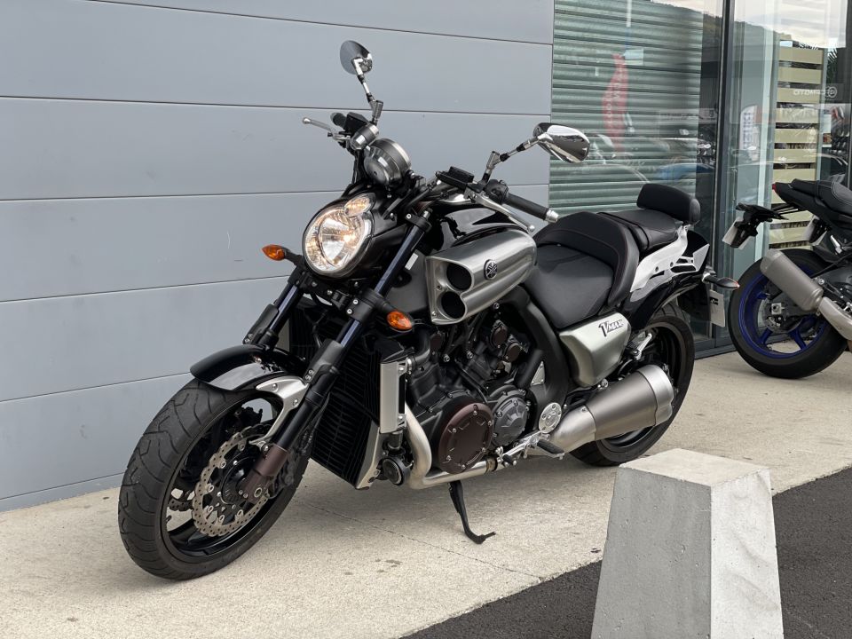 YAMAHA V-MAX 1700 4