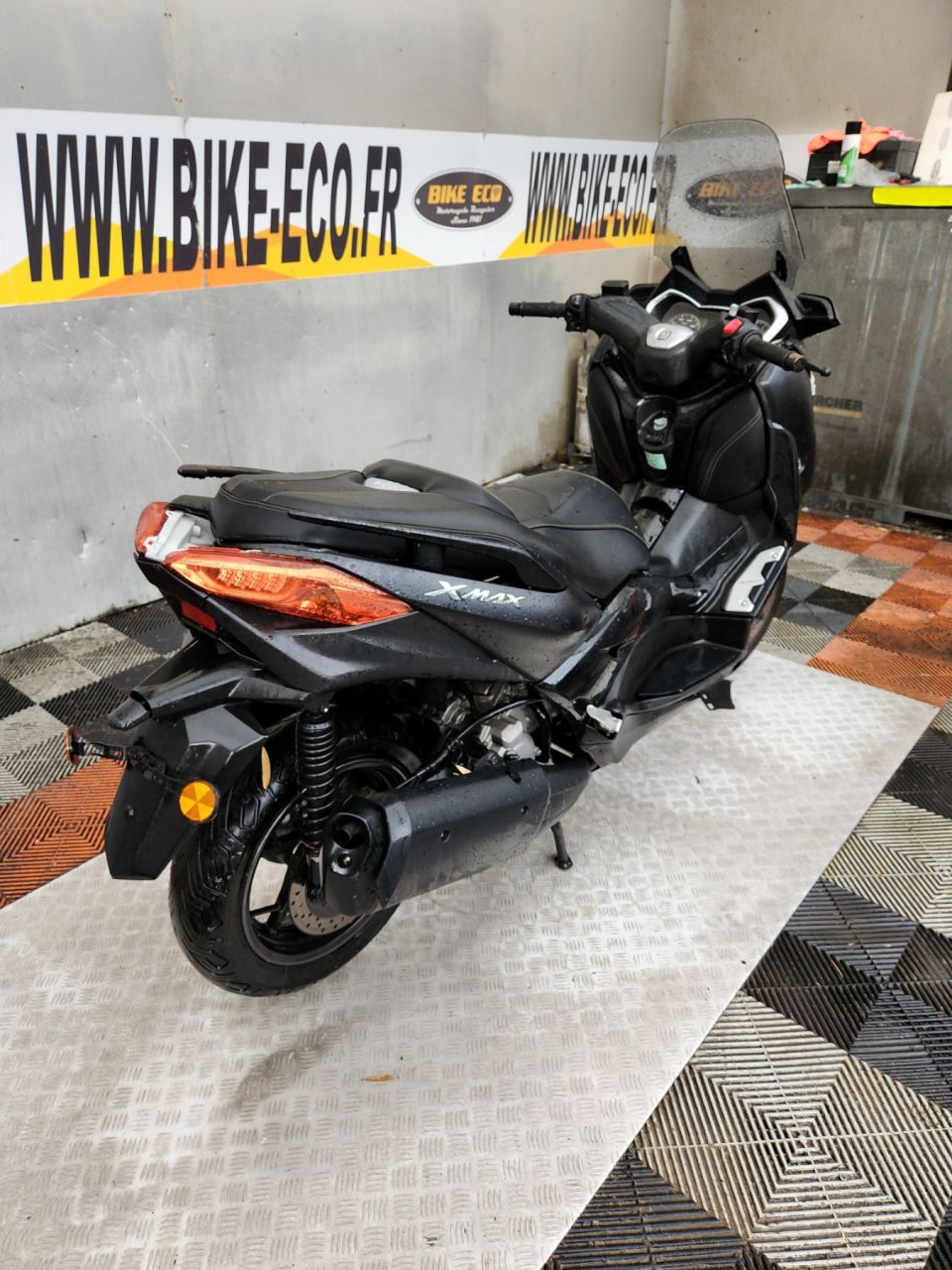 YAMAHA XMAX 300 IRON MAX 4