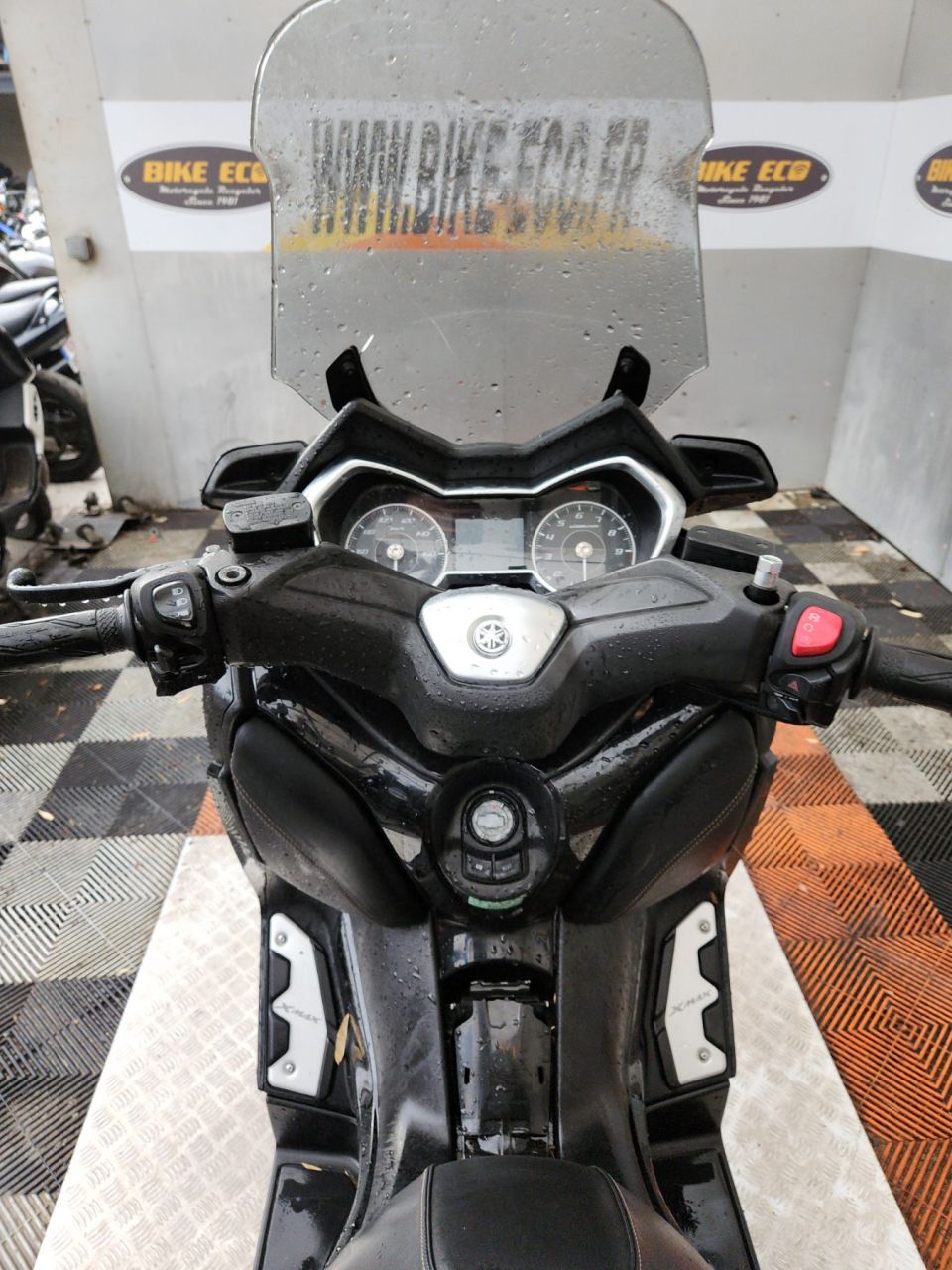 YAMAHA XMAX 300 IRON MAX 4