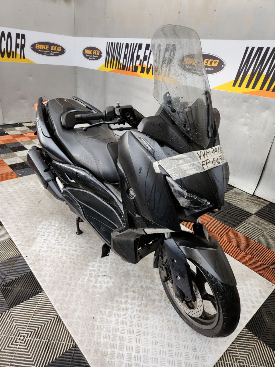 YAMAHA XMAX 300 IRON MAX 4