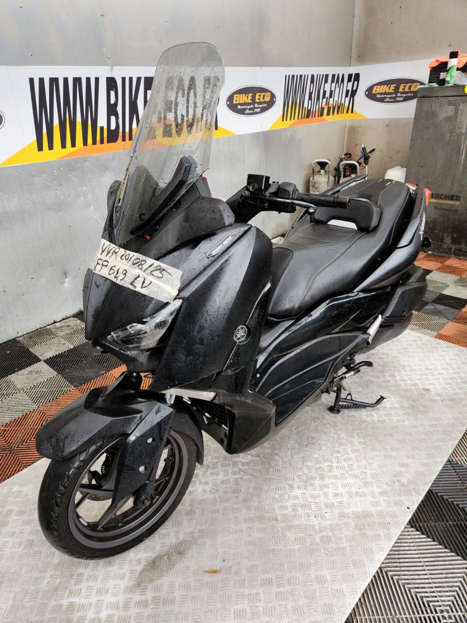 YAMAHA XMAX 300 IRON MAX 4