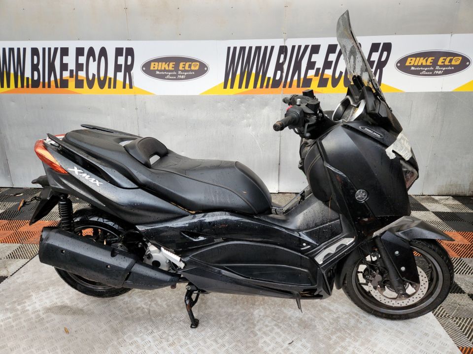 YAMAHA XMAX 300 IRON MAX 4