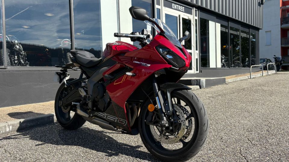 TRIUMPH 	DAYTONA 660 4
