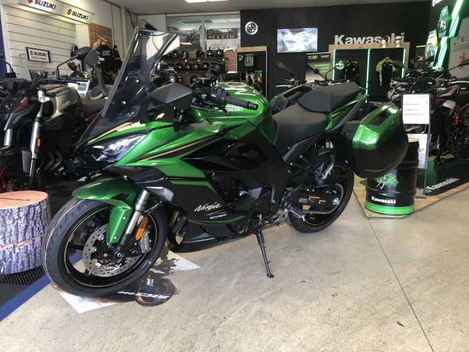 KAWASAKI NINJA 1100 SX SE TOURER 4