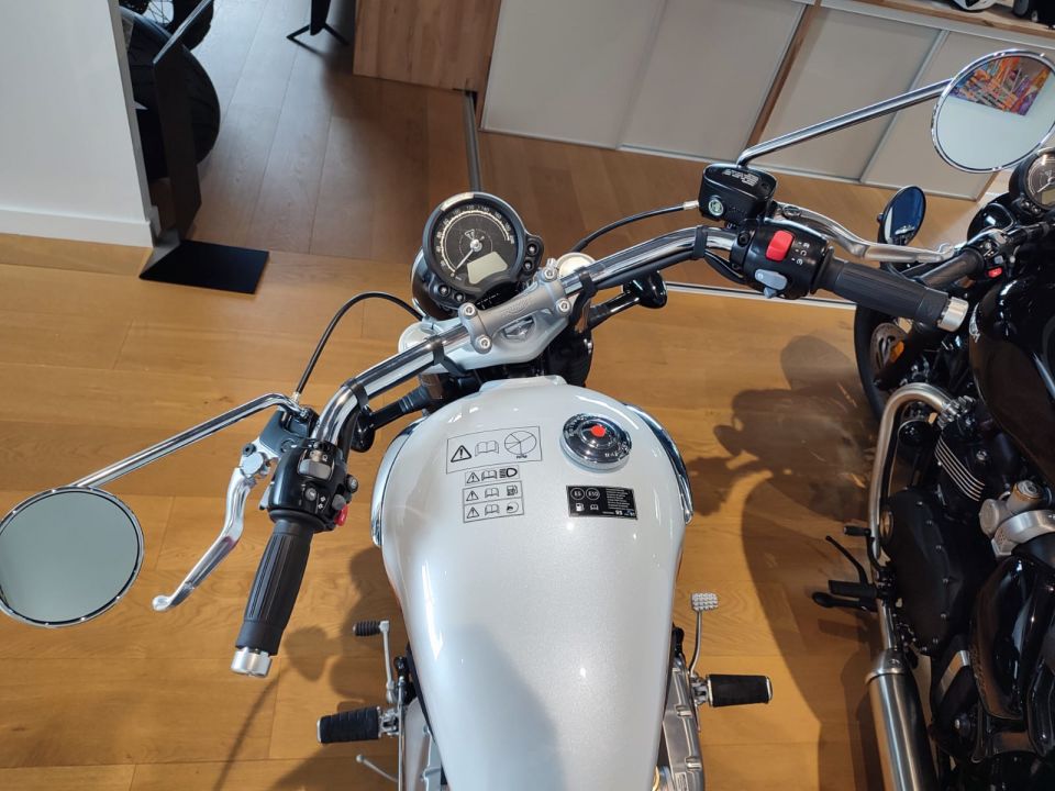 TRIUMPH BONNEVILLE SPEEDMASTER 1200 4