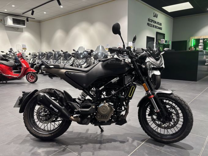 HUSQVARNA SVARTPILEN 125 ABS 4