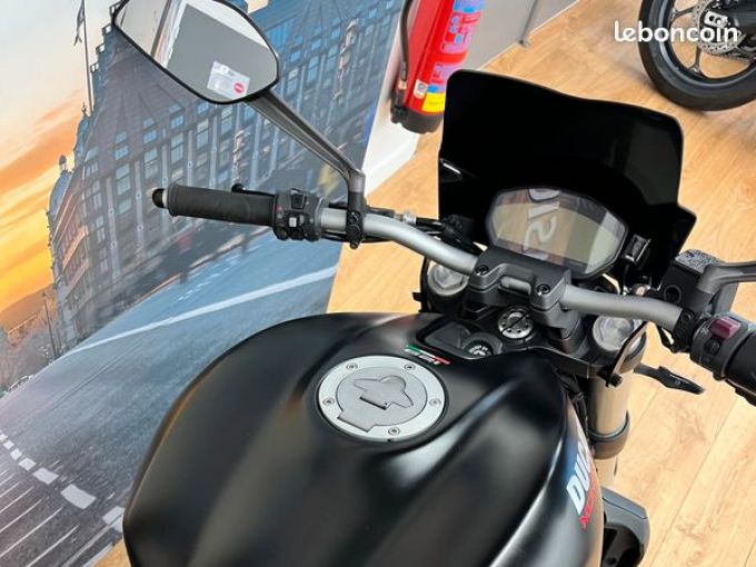 DUCATI MONSTER 821 4