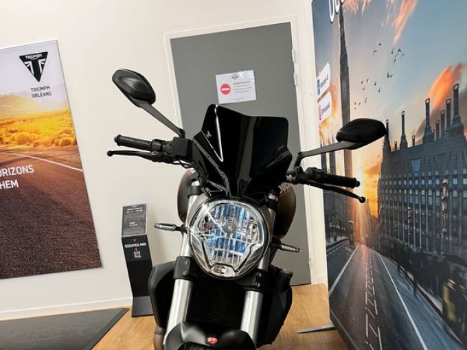 DUCATI MONSTER 821 4