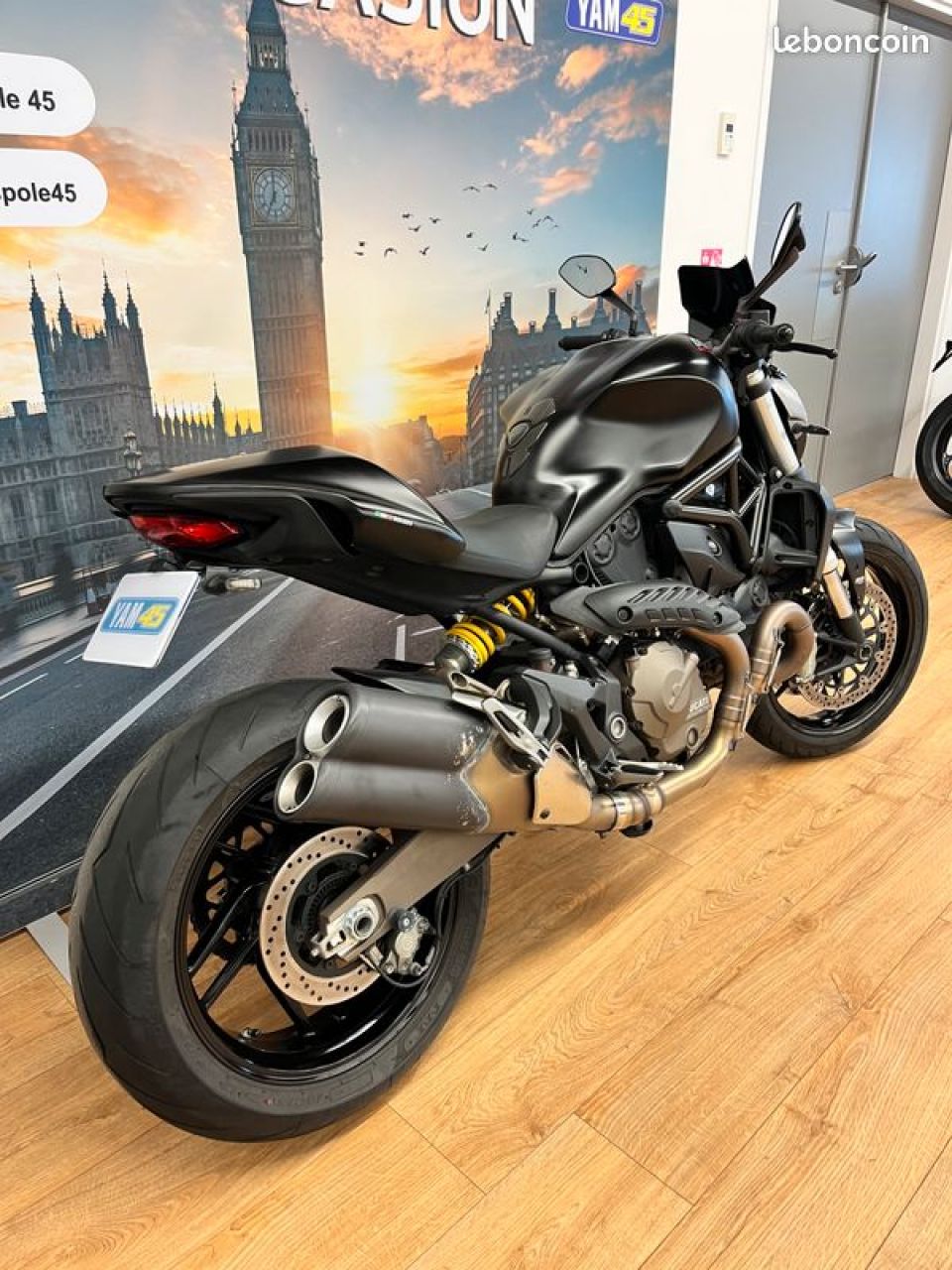 DUCATI MONSTER 821 4