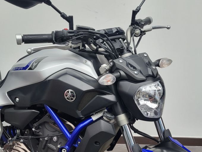YAMAHA MT-07 4