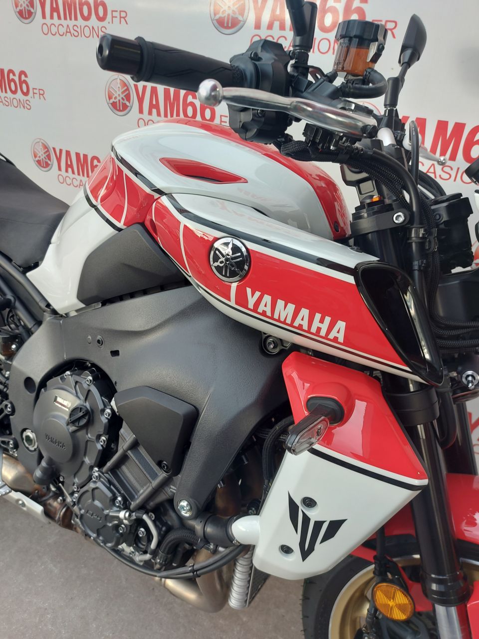 YAMAHA MT-10 4