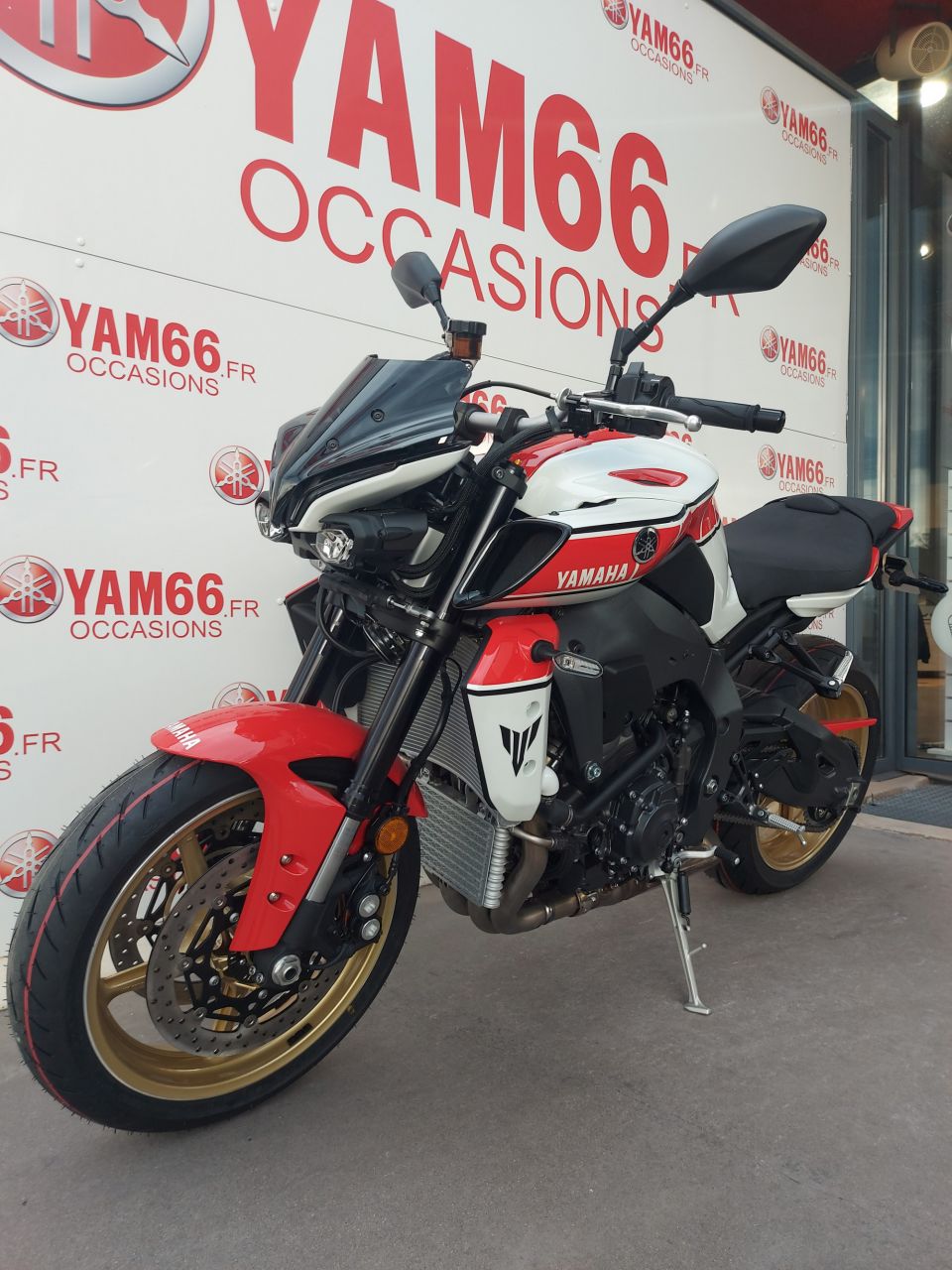 YAMAHA MT-10 4