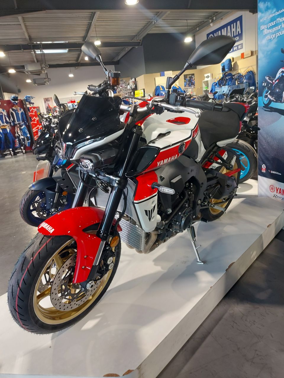YAMAHA MT-10 4