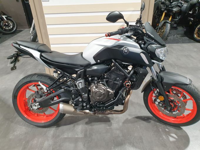 YAMAHA MT-07 (47.5CV) 4
