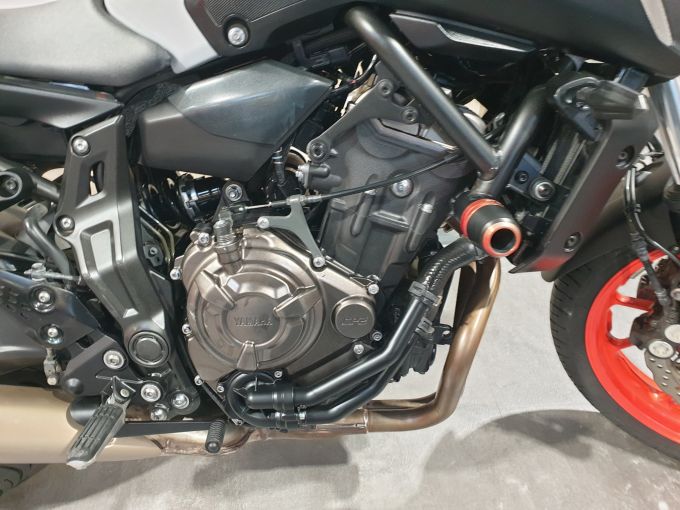 YAMAHA MT-07 (47.5CV) 4
