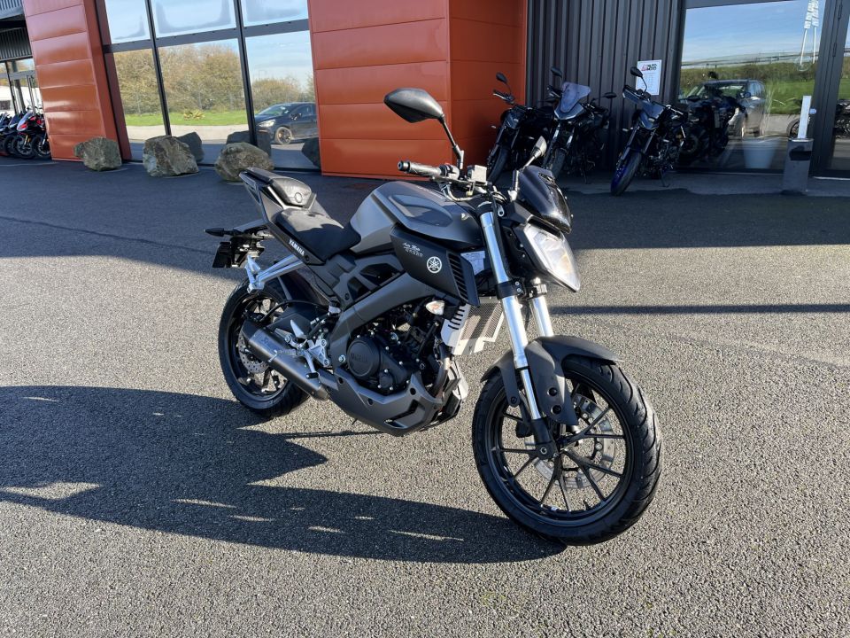 YAMAHA MT-125 4