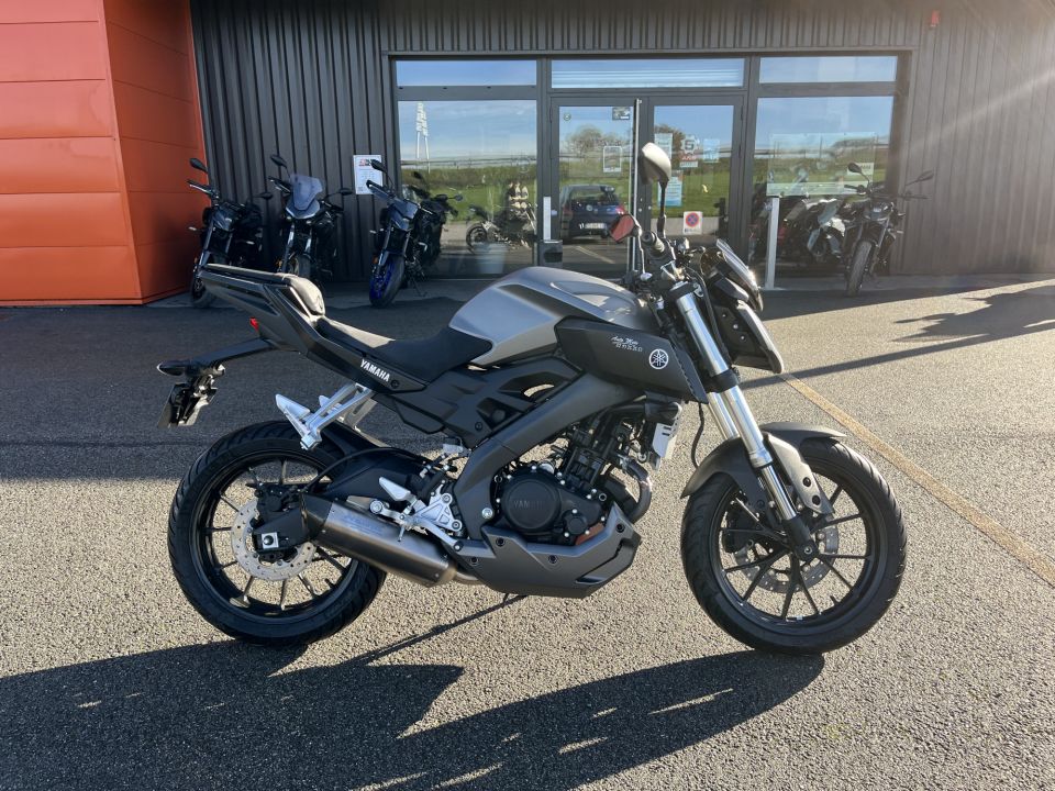 YAMAHA MT-125 4