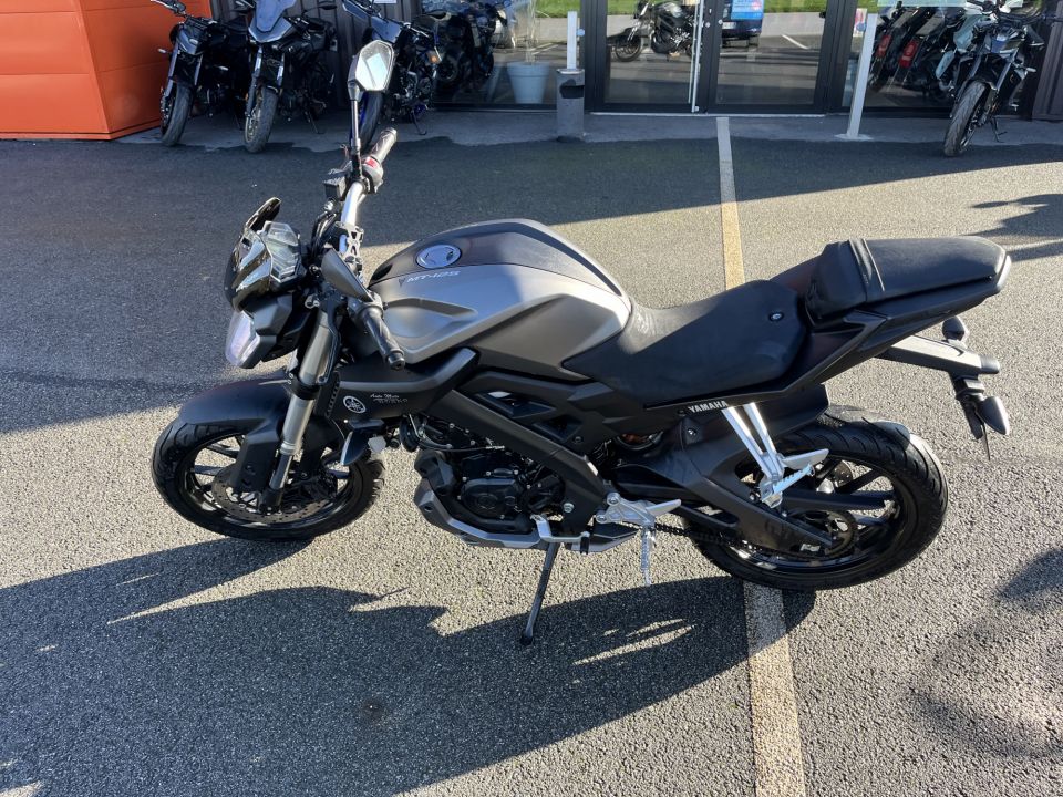 YAMAHA MT-125 4