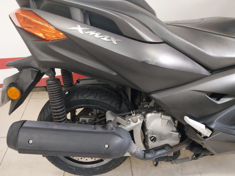 YAMAHA X-MAX 125 4