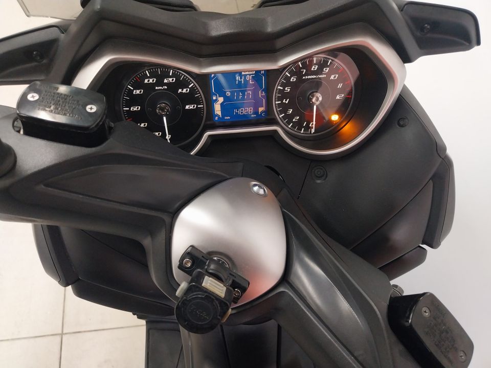 YAMAHA X-MAX 125 4