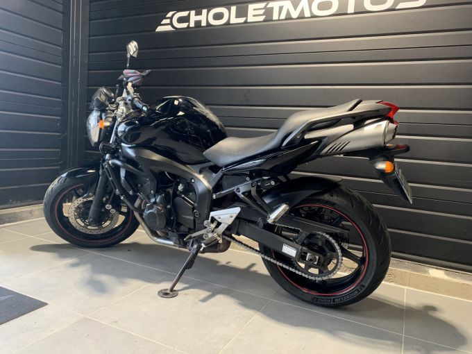 YAMAHA FZ6 600 FAZER 4