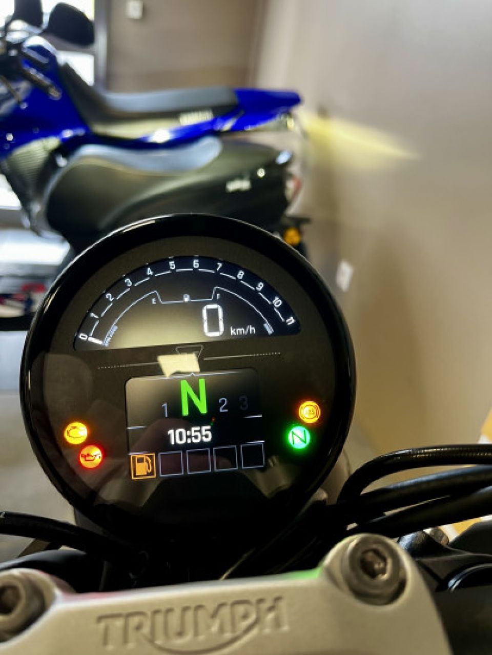 TRIUMPH TRIDENT 660 4