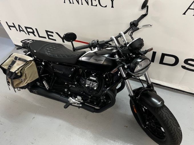 MOTO GUZZI V9 BOBBER 4