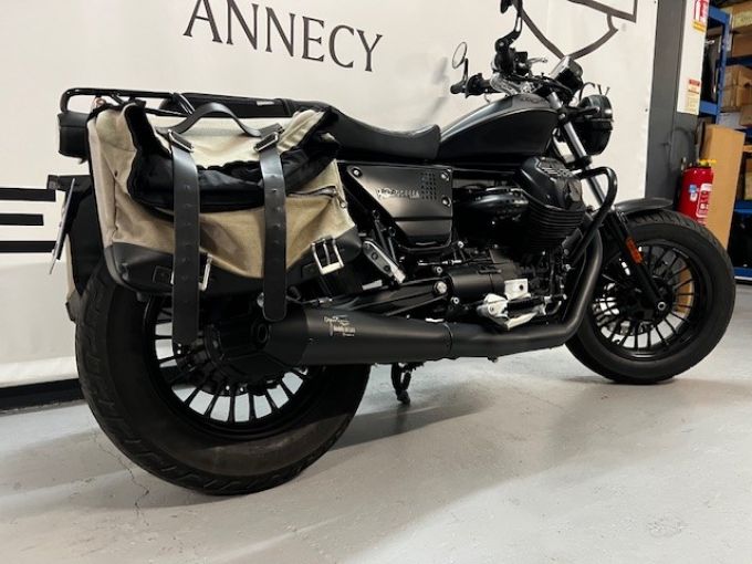 MOTO GUZZI V9 BOBBER 4