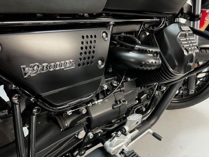 MOTO GUZZI V9 BOBBER 4