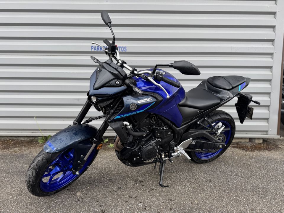 YAMAHA MT-03 4