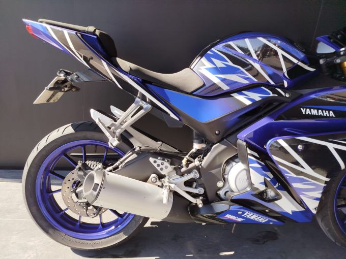 YAMAHA YZF-R 125 4