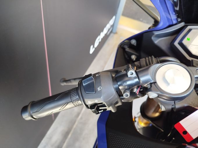 YAMAHA YZF-R 125 4