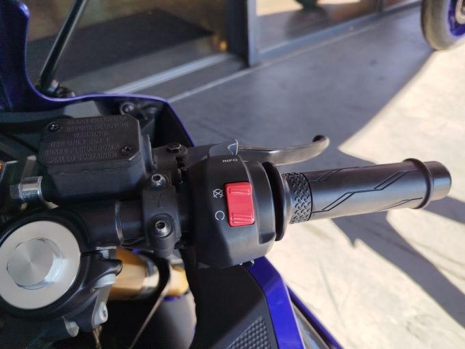 YAMAHA YZF-R 125 4