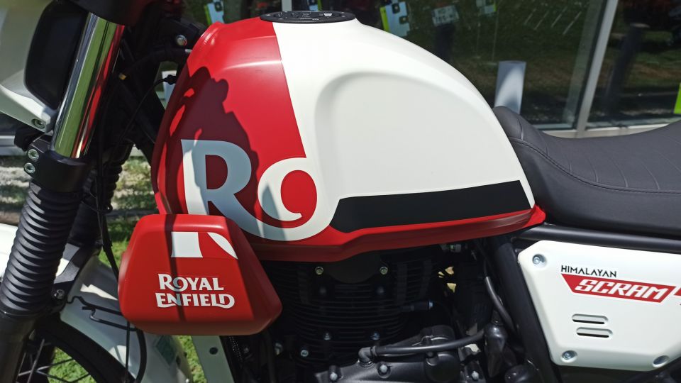 ROYAL ENFIELD HYMALAYAN 400 4