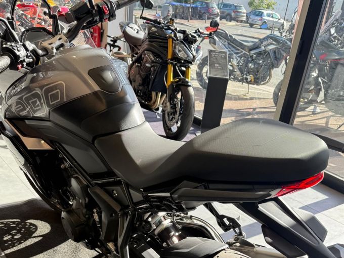 TRIUMPH TIGER 800 4